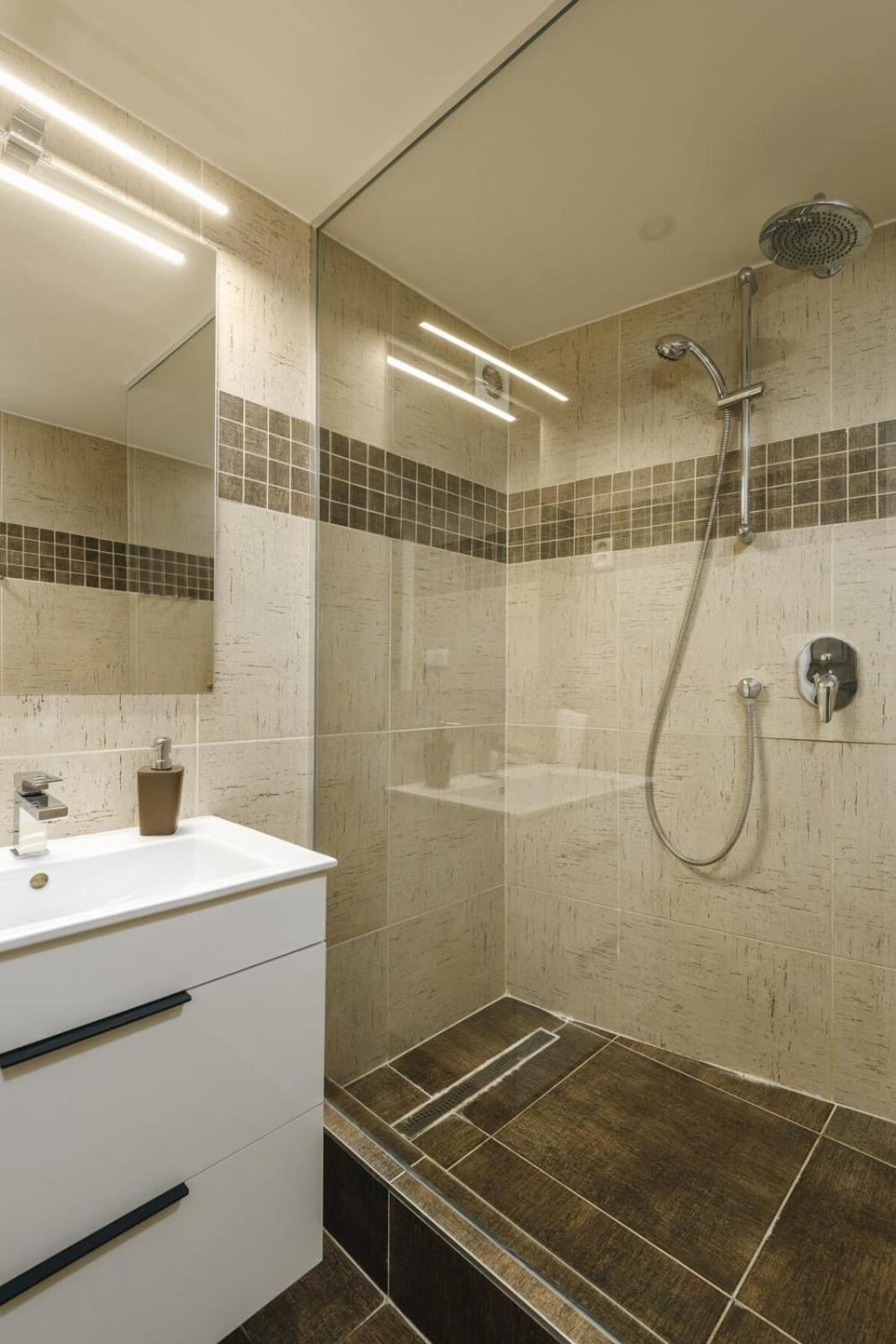 Cozy & Comfortable Apt Walking Anywhere You Want Sen 布拉格 外观 照片